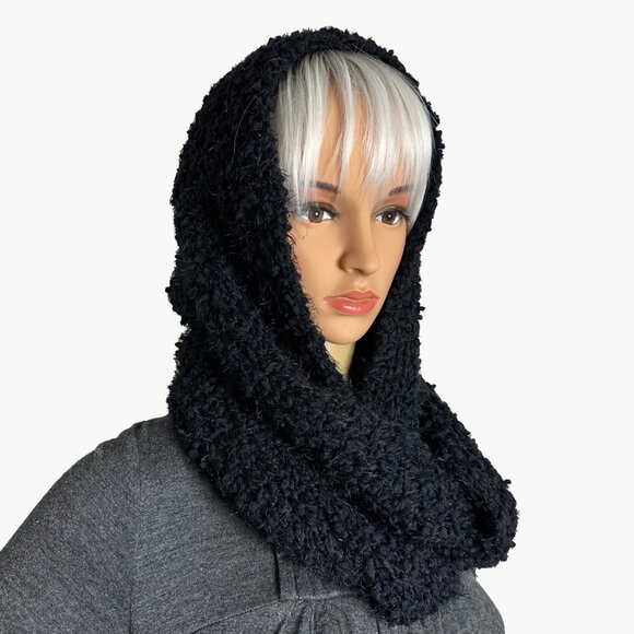 Black Infinity Scarf Very Versatile - Picture 4 of 12